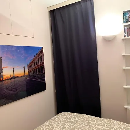 In Mc Center, 5min Walk To Casino & The Port And 1min From Underground Train Station Apartment