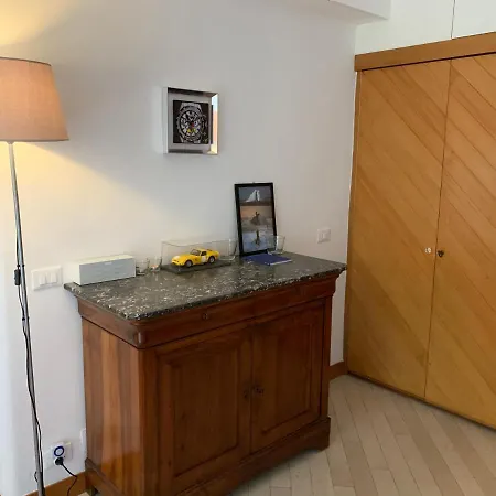 Lägenhet In Mc Center, 5min Walk To Casino & The Port And 1min From Underground Train Station *