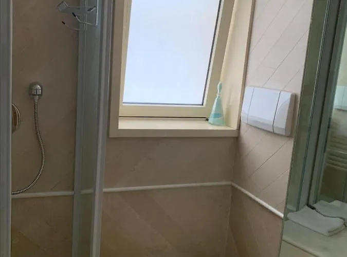 In Mc Center, 5min Walk To Casino & The Port And 1min From Underground Train Station Mónaco