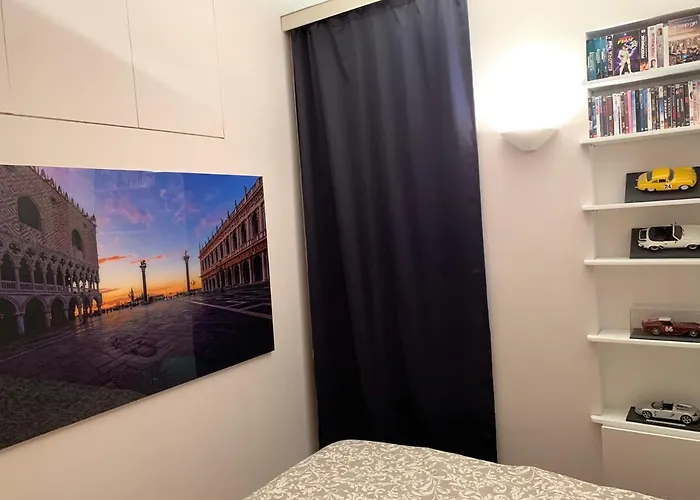 In Mc Center, 5min Walk To Casino & The Port And 1min From Underground Train Station Apartamento